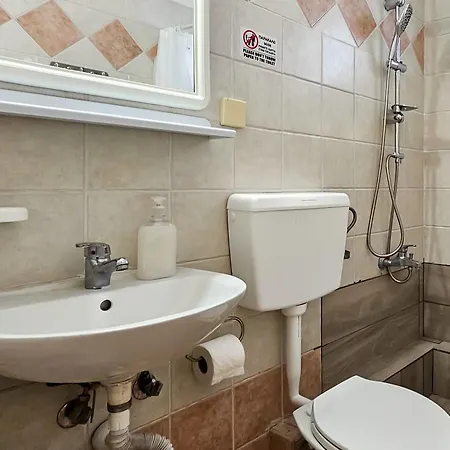 Chariclia Aparthotel *